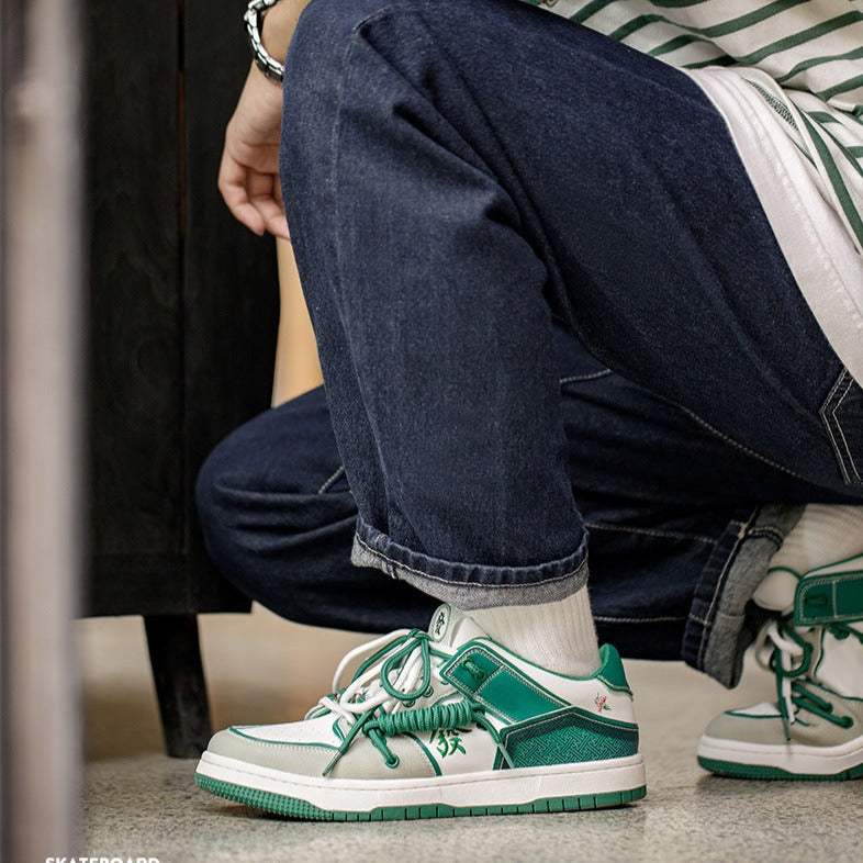 Skateboard shoes with mahjong embroidery