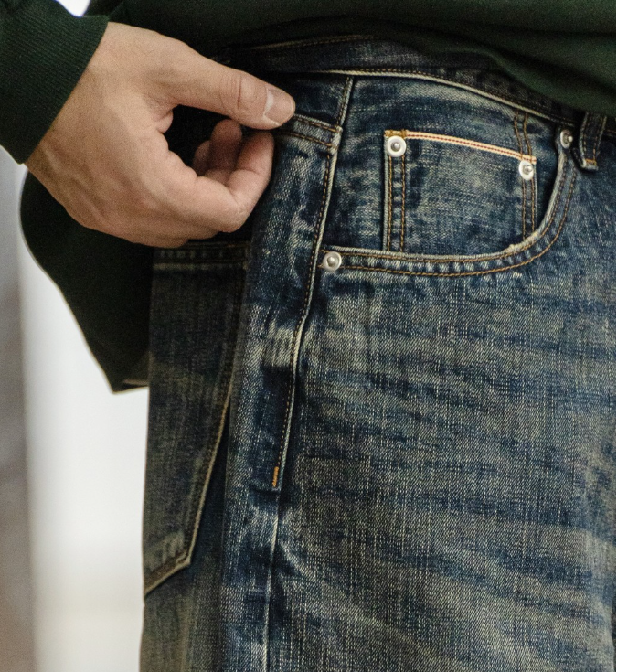 エイジング加工バレルレッグデニムパンツ