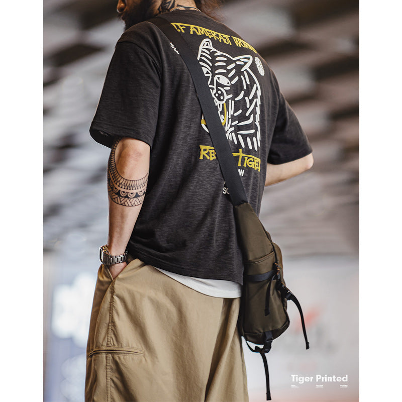 バックタイガーエンボスプリントTシャツ