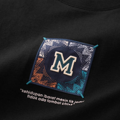 「M」刺繍＆エスニック民族調プリント半袖Tシャツ