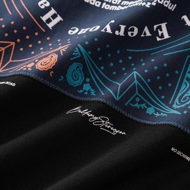 「M」刺繍＆エスニック民族調プリント半袖Tシャツ